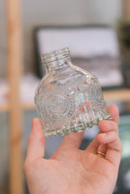 Load image into Gallery viewer, Glass Crest Bud Vase