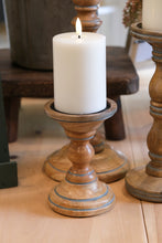 Load image into Gallery viewer, Mangowood Pillar Holder - Small