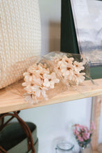 Load image into Gallery viewer, White Wildflowers Bunch