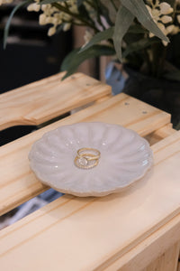 Porcelain Scallop Edge Plate