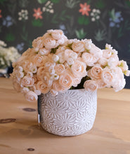 Load image into Gallery viewer, Daisy Planter - M