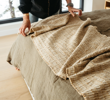 Load image into Gallery viewer, Berkshire Linen Table Runner