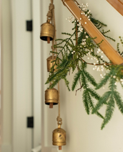 Load image into Gallery viewer, Rustic Bell Cascade - Large